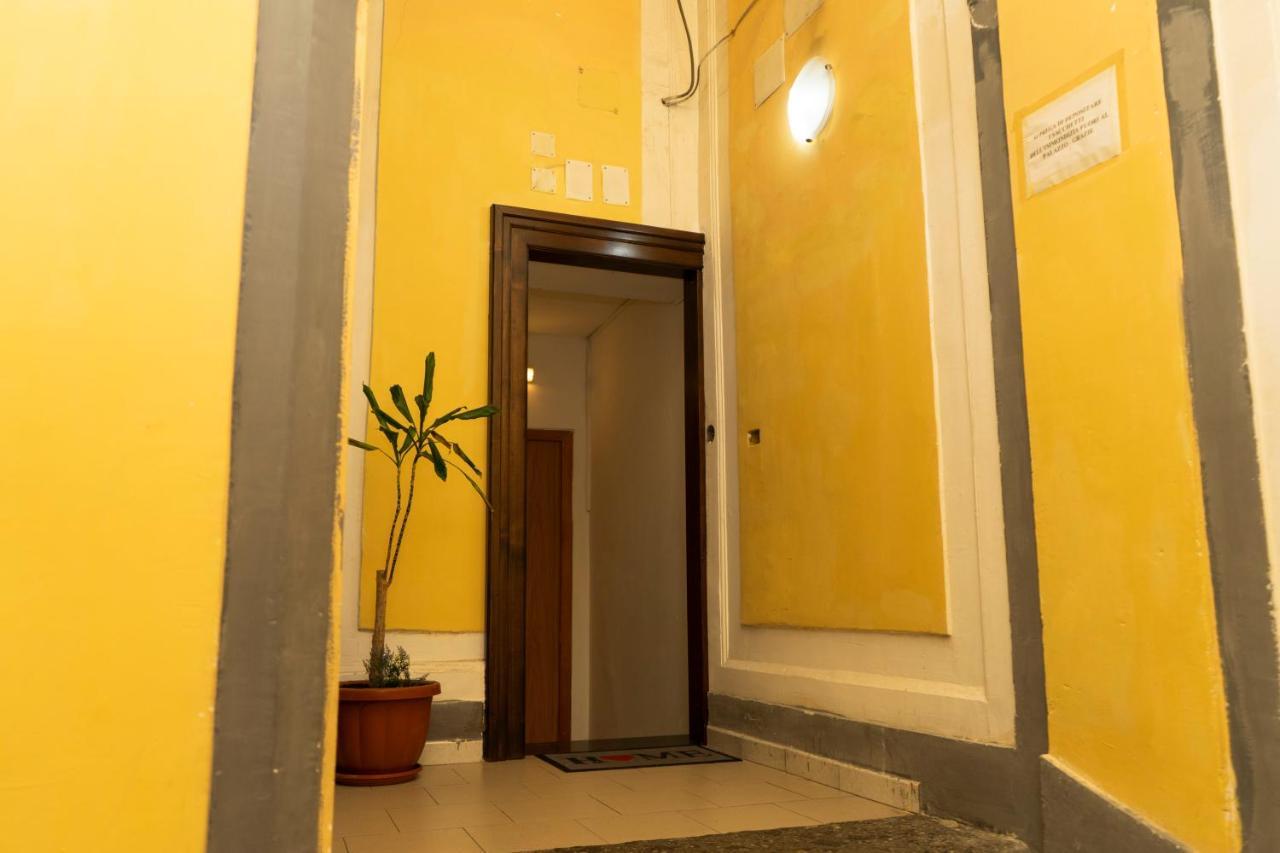 Donna Chiara Holiday House - Toledo Наполи Екстериор снимка
