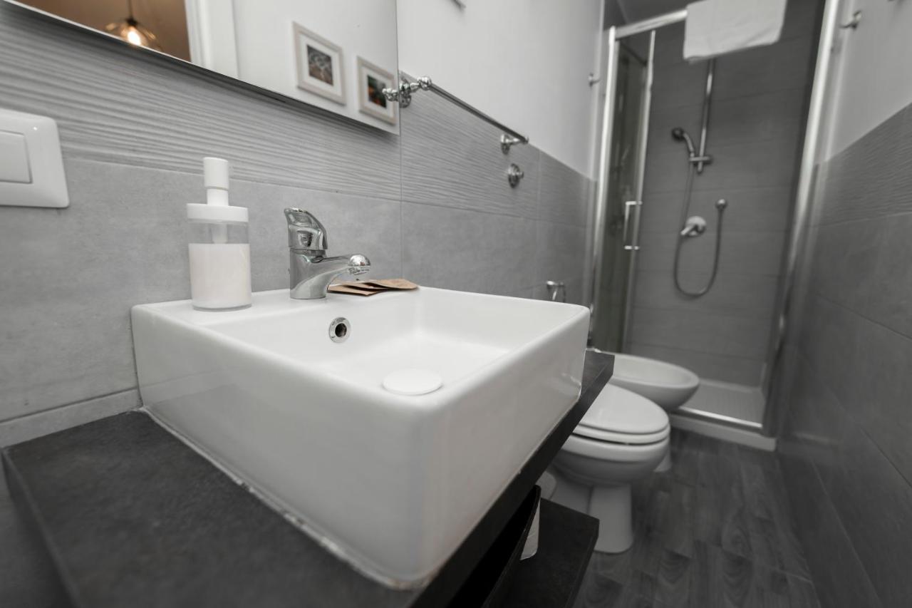 Donna Chiara Holiday House - Toledo Наполи Екстериор снимка