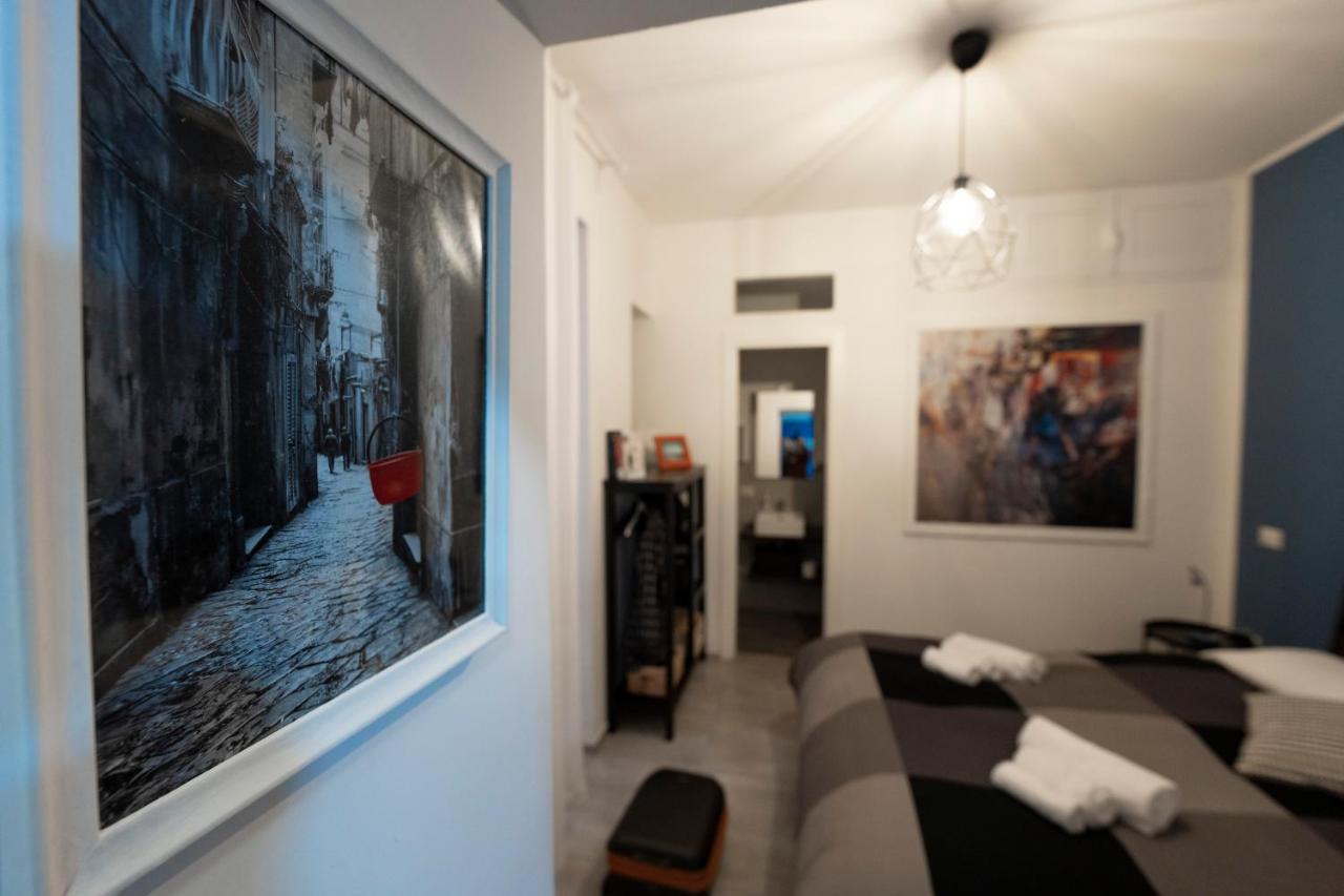 Donna Chiara Holiday House - Toledo Наполи Екстериор снимка