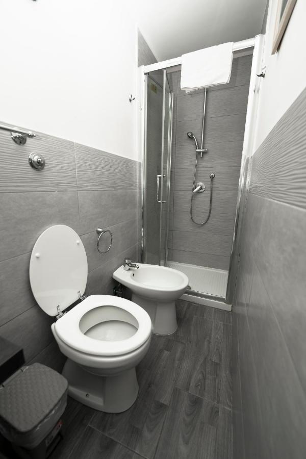 Donna Chiara Holiday House - Toledo Наполи Екстериор снимка