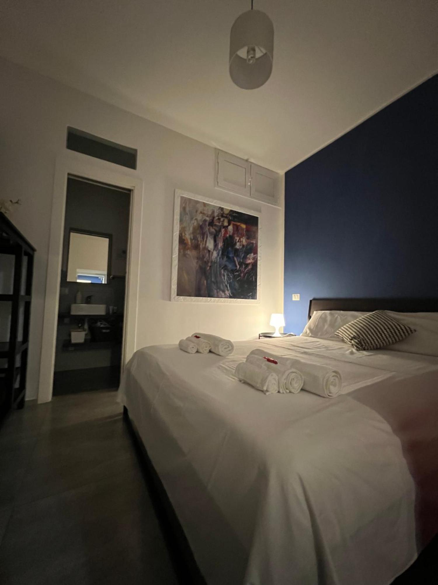 Donna Chiara Holiday House - Toledo Наполи Екстериор снимка